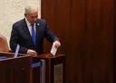 בהצבעה שנויה במחלוקת, עורך דינו של נתניהו מונה למבקר המדינה החדש של ישראל