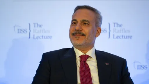 Törkiya tışqı êşlär ministrı säwdä häm saqlanu mönäsäbätlären nıgıtu öçen İndoneziyädä