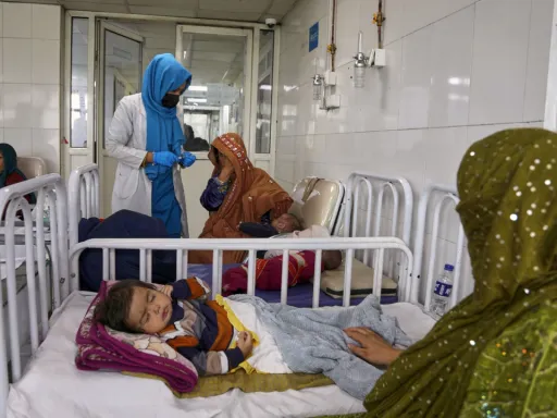 سازمان جهانی بهداشت: ۳.۷ میلیون کودک افغان در معرض سوءتغذیه حاد قرار دارند