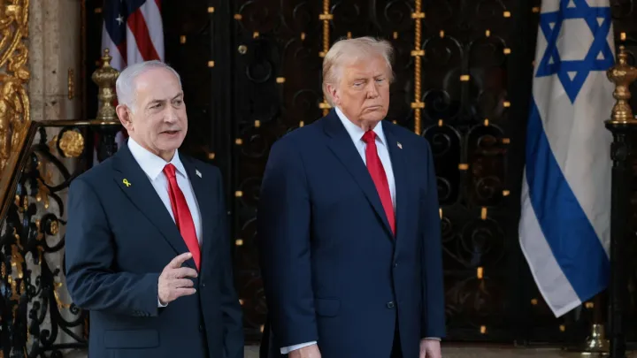 وجّه إليه ألفاظاً نابية.. ترمب: نتنياهو مجنون يزعجني قتاله في لبنان وأرغب بلقاء خامنئي