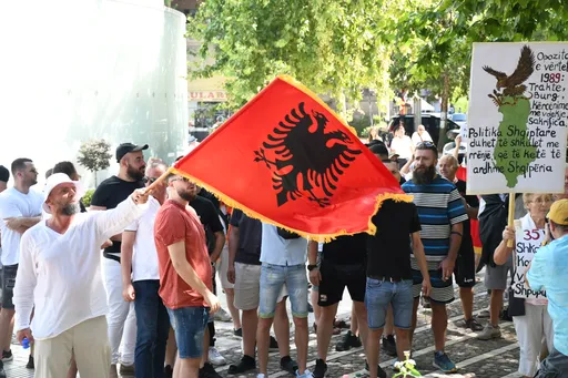 Protest ispred albanskog parlamenta: Demonstranti tražili ostavku premijera Edija Rame
