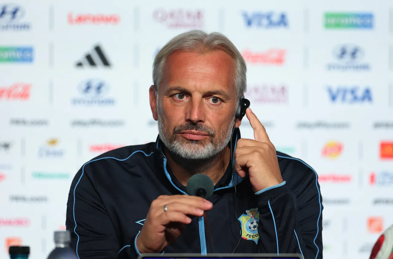 Sébastien Desabre apprend le décès de son père en pleine conférence de presse