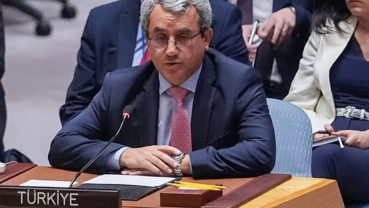 مندوب تركيا بالأمم المتحدة: الهجمات على الأونروا انتهاك صارخ للقانون الدولي