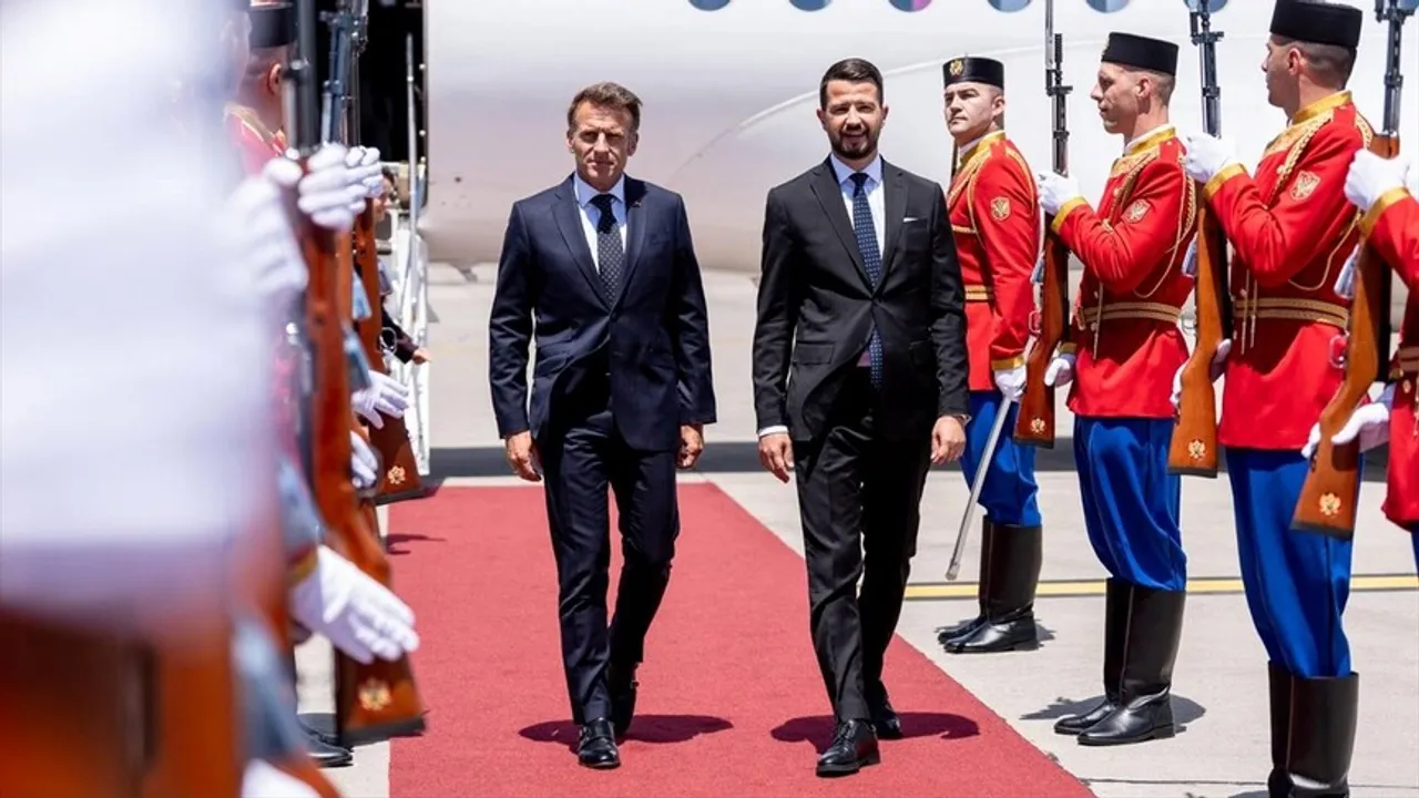 Macron stigao u Crnu Goru, dočekao ga predsjednik Milatović