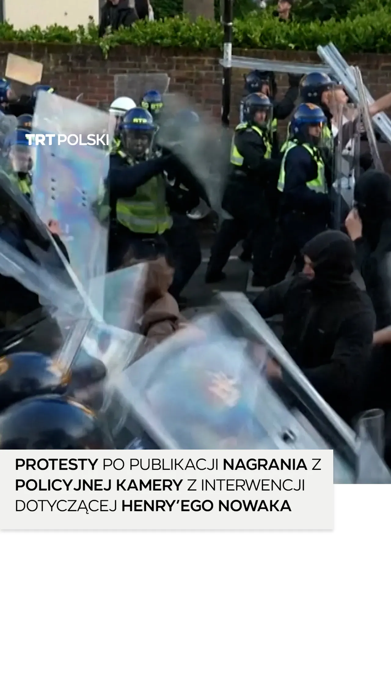 Brytyjska policja starła się z protestującymi po publikacji nagrania z interwencji wobec Nowaka