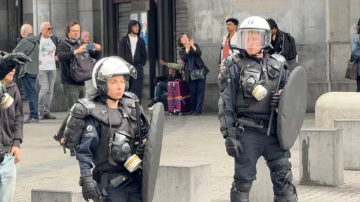 Onderzoek naar politiegeweld na onderwijsprotesten Brussel, harde politieke reacties
