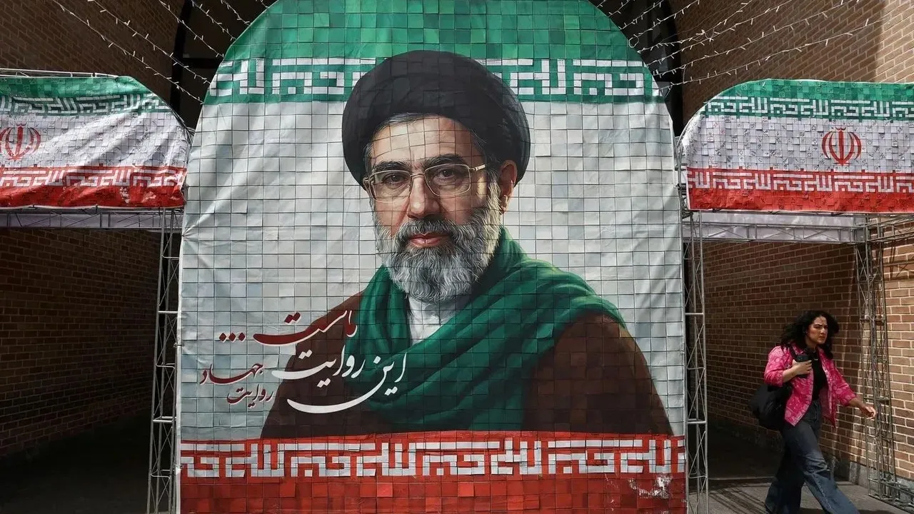 رهبر ایران: دشمن تاب‌آوری مردم و ایجاد خطا در دستگاه محاسباتی مسئولان را هدف گرفته است