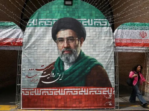رهبر ایران: دشمن تابآوری مردم و ایجاد خطا در دستگاه محاسباتی مسئولان را هدف گرفته است