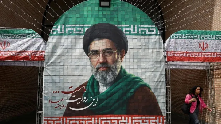 رهبر ایران: دشمن تاب‌آوری مردم و ایجاد خطا در دستگاه محاسباتی مسئولان را هدف گرفته است