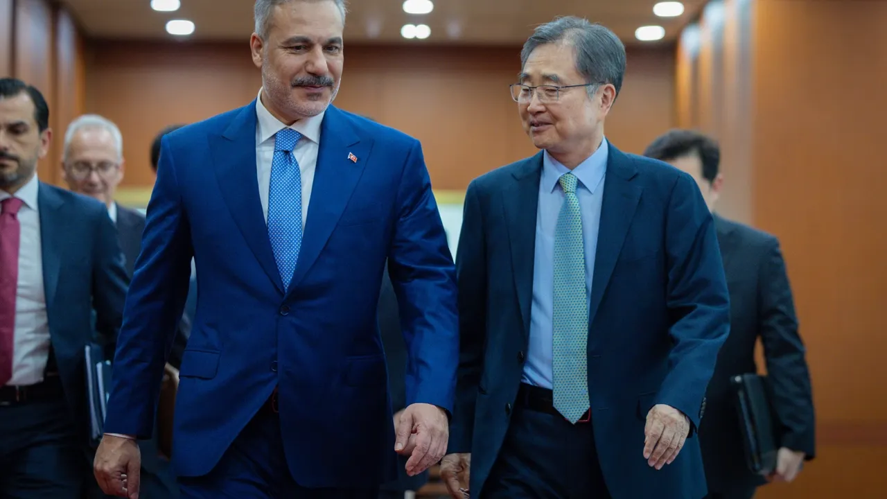 Hakan Fidan janubiy koreyalik hamkasbi bilan uchrashdi