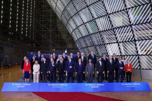 Liderët e Ballkanit në samitin e BE-së në Mal të Zi, zgjerimi i unionit bëhet më urgjent