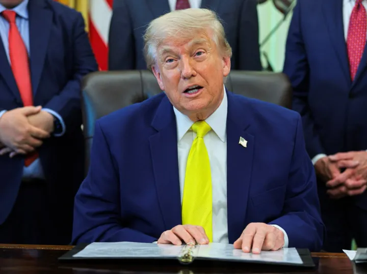 Trump diz que ficaria 'honrado' em encontrar-se com líder religioso do Irão se for alcançado acordo