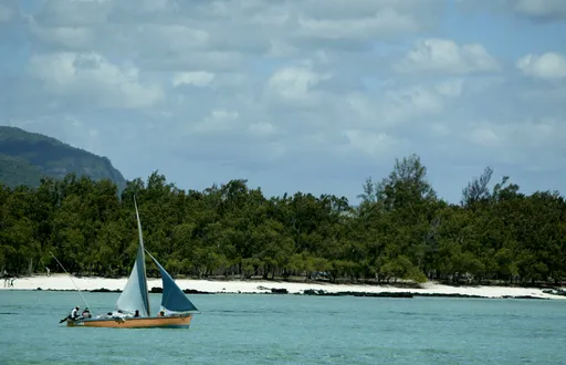 Mauritius restricts entry of travelers from Ebola-hit countries