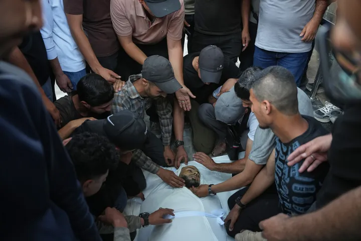استشهاد 5 فلسطينيين بينهم صياد جراء تصاعد الخروقات الإسرائيلية في قطاع غزة