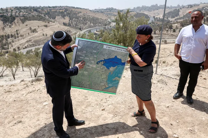 Internationale druk op Israël wegens huisuitzettingen en hulpblokkade