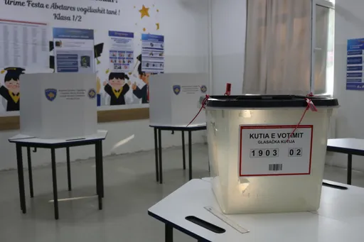 Počeli prijevremeni parlamentarni izbori na Kosovu