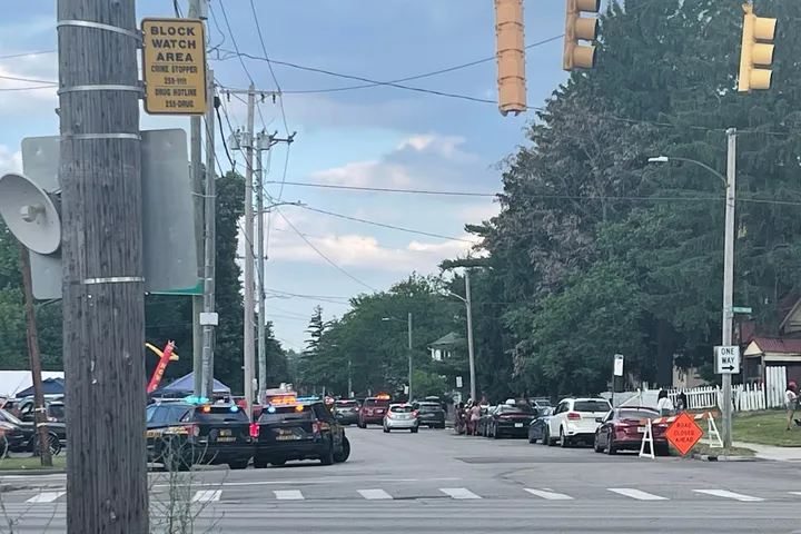 Ohio police searching for suspects after shooting leave multiple casualties near festival
