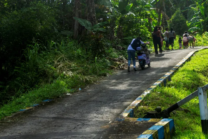 7.8 magnitude earthquake shakes part of southern Philippines, tsunami warning issued