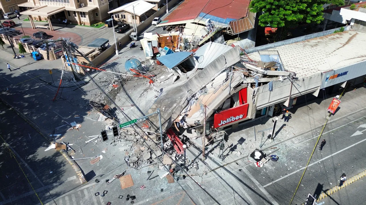 Gempa 7.8 magnitud gegar selatan Filipina, tiga maut, amaran tsunami dikeluarkan