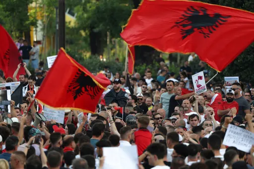 "Albanija nije na prodaju": Protesti u Tirani ulaze u deseti dan, traži se ostavka Rame