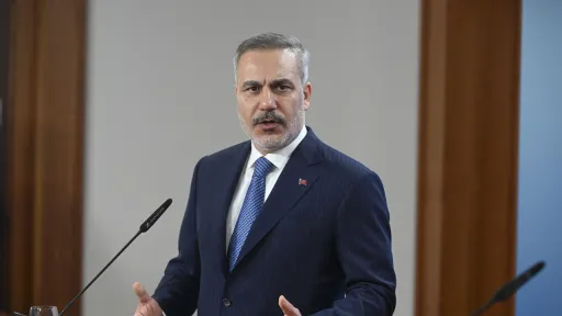 Фидан: «Эгерде суроо-талап болсо, Түркия Ормуз кысыгындагы миналарды тазалоого колдоо көрсөтө алат»