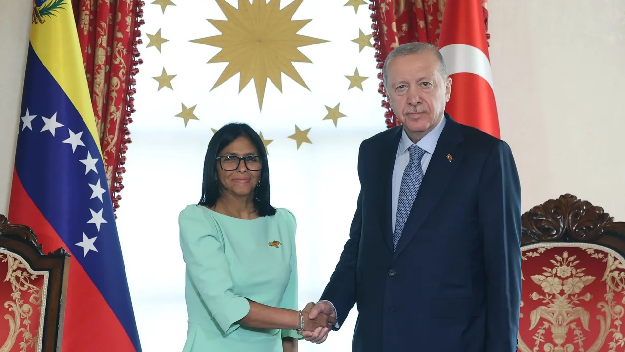 الرئيس أردوغان يستقبل رئيسة فنزويلا المؤقتة بمراسم رسمية في إسطنبول