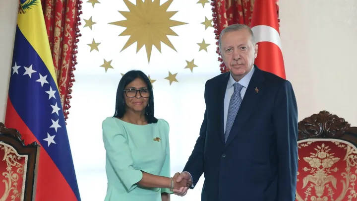 الرئيس أردوغان يستقبل رئيسة فنزويلا المؤقتة بمراسم رسمية في إسطنبول