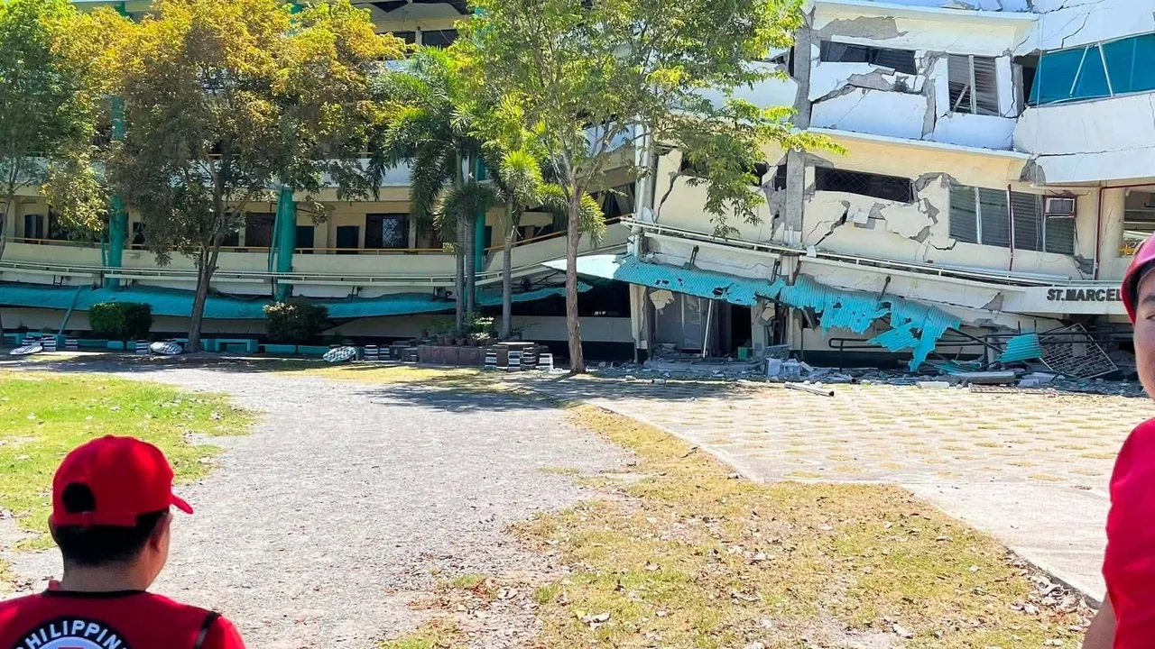 Sismo de magnitude 7.8 na região de Mindanao, Filipinas