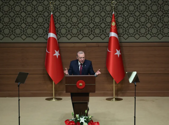 Erdoğani: Strategjia e Türkiyes për “eliminimin e terrorizmit në burim” sjell sukses