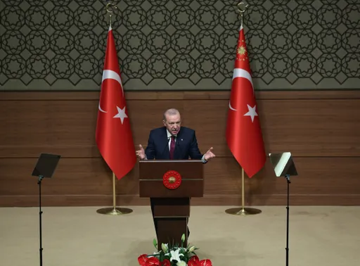 Erdoğani: Strategjia e Türkiyes për “eliminimin e terrorizmit në burim” sjell sukses