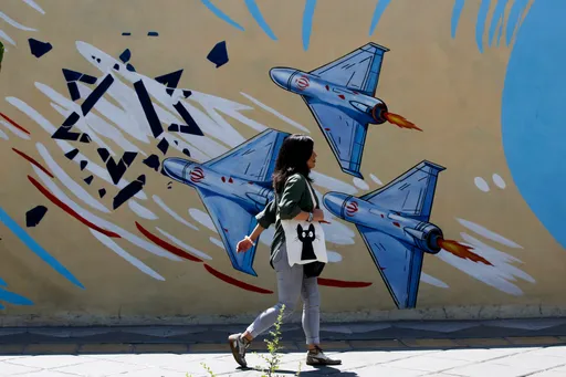 L'Iran et Israël suspendent leurs frappes l'un contre l'autre