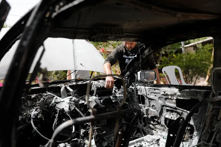 Illegal Israeli settlers set Palestinian vehicle on fire in occupied West Bank