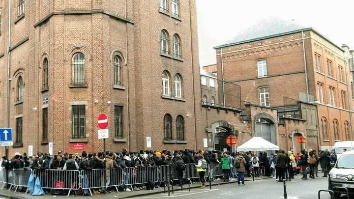 Ombudsman: Structurele crisis bij migratiediensten schendt grondrechten