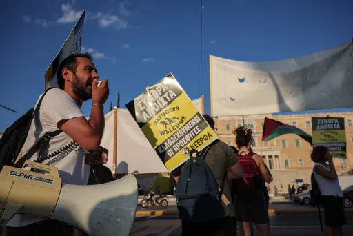 Greece passes legislation to fast-track migrant deportations, allow transfers to third countries