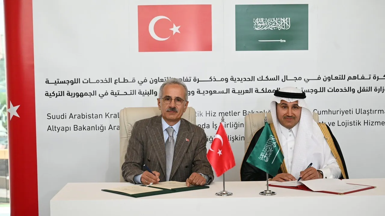 أنقرة والرياض توقعان مذكرتي تفاهم بمجالي السكك الحديدية والخدمات اللوجستية