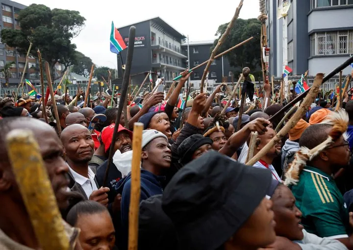 Xenophobia: Nigerian wey return dey allege say dem mistreat am for South Africa