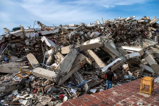 Venezuela quake toll nears 2,300 as food shortages deepen
