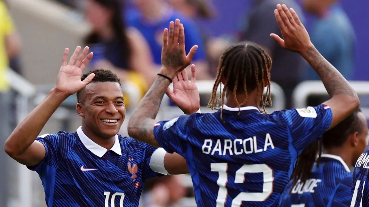 Mbappé ajuda a França a varrer a Suécia e chegar aos oitavos de final do Campeonato do Mundo