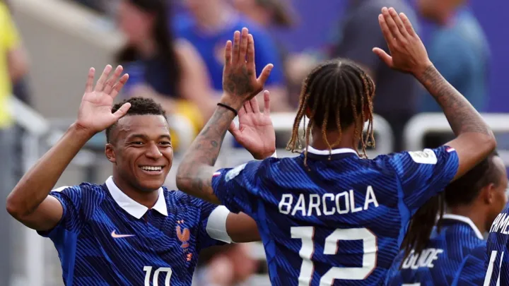 Mbappé ajuda a França a varrer a Suécia e chegar aos oitavos de final do Campeonato do Mundo