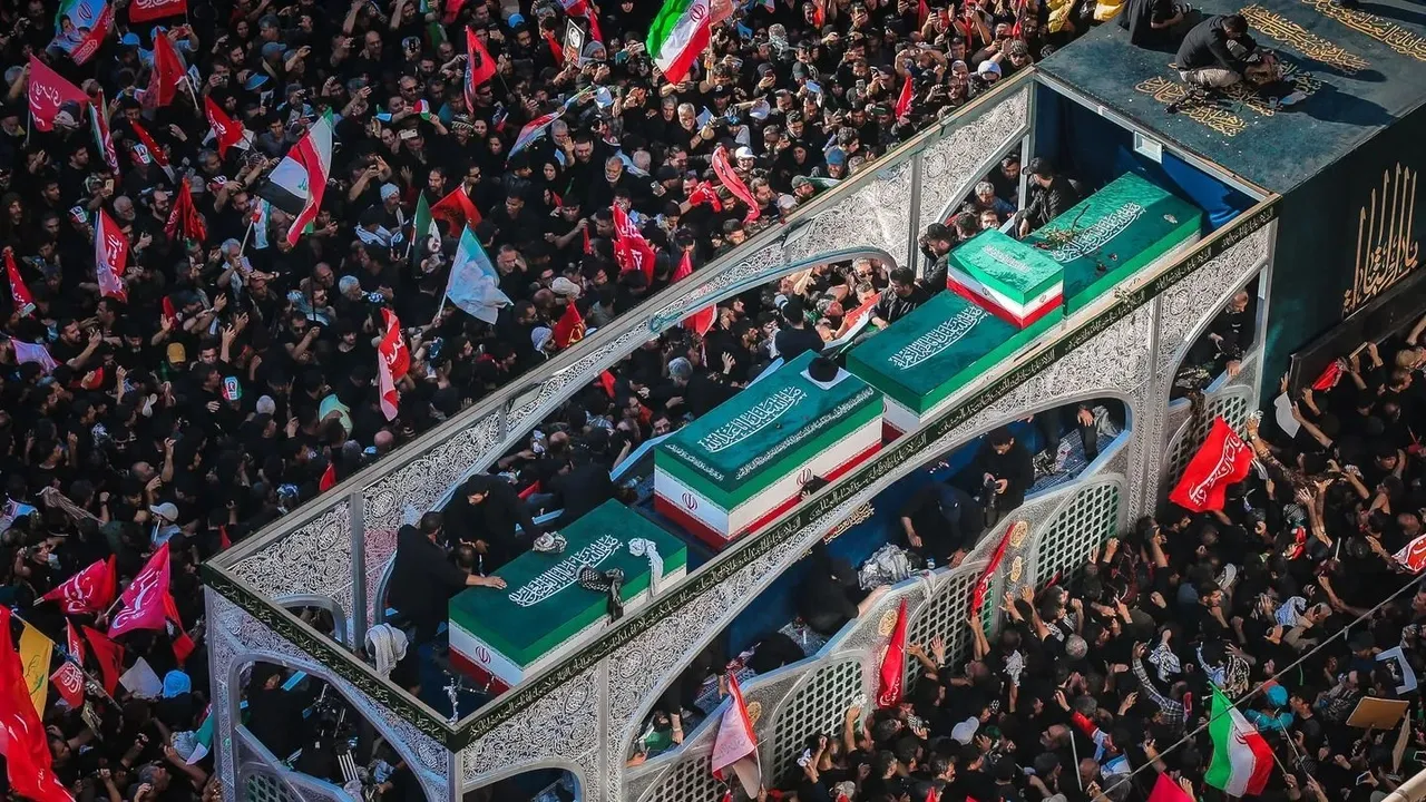 علی خامنهای پس از برگزاری مراسم تشییع، در مشهد به خاک سپرده شد
