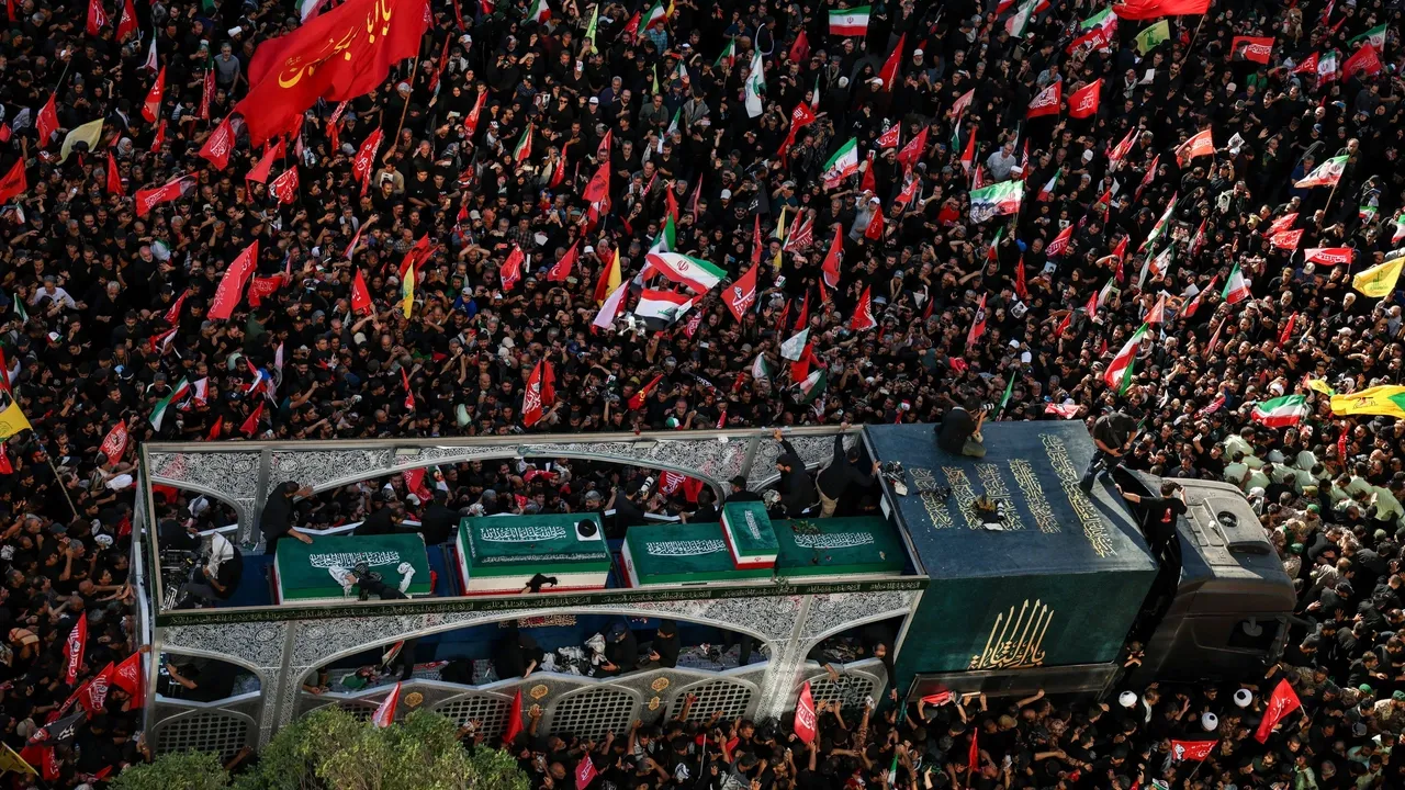 L’Iran enterre son Guide suprême Ali Khamenei à Machhad
