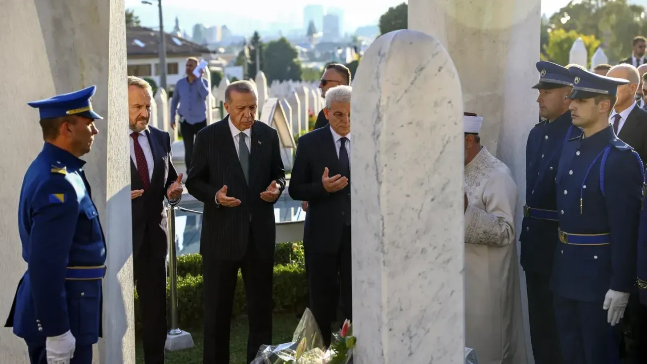Erdogan commémore l'anniversaire du génocide de Srebrenica