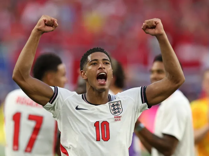 Bellingham marca dois golos ajudando a Inglaterra a vencer a Noruega por 2-1