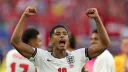 Bellingham marca dois golos ajudando a Inglaterra a vencer a Noruega por 2-1
