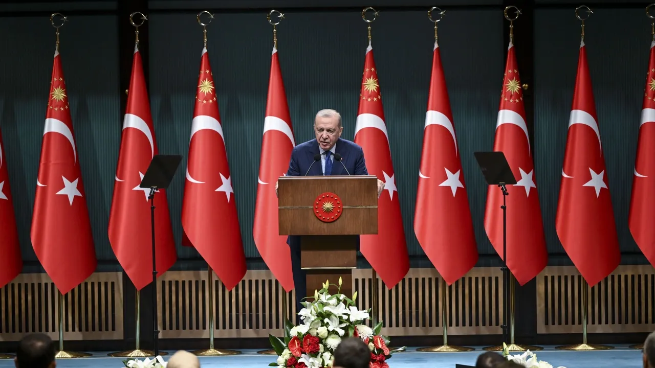 الرئيس أردوغان يعزّي بوفاة الأمير الوالد القطري الشيخ حمد بن خليفة آل ثاني