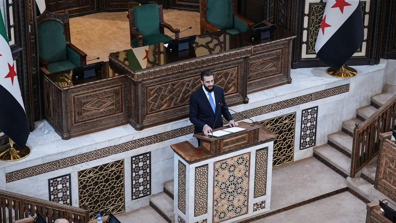 في أولى جلسات البرلمان.. الشرع: أمامنا مسؤولية لبناء سوريا وتكريس القانون
