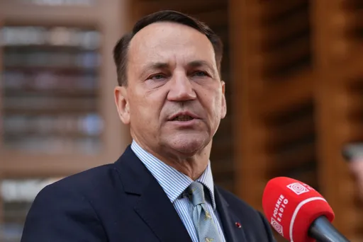 Rosja może stworzyć pretekst do eskalacji. Sikorski wskazuje na zagrożenie
