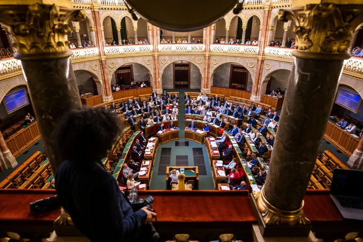 Polityczne zmiany na Węgrzech. Parlament otworzył drogę do usunięcia prezydenta