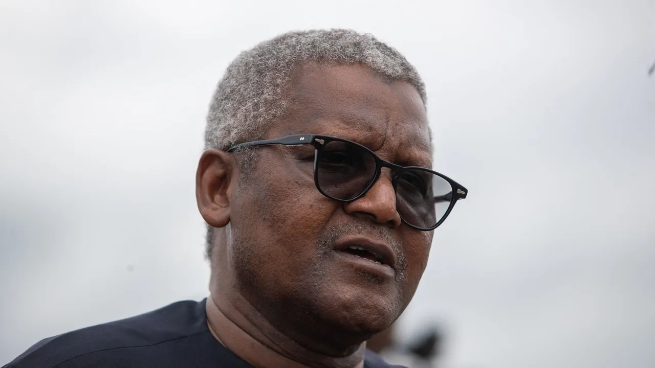 Nigeria's Dangote begins pricing local fuel sales in dollars, citing crude supply constraints