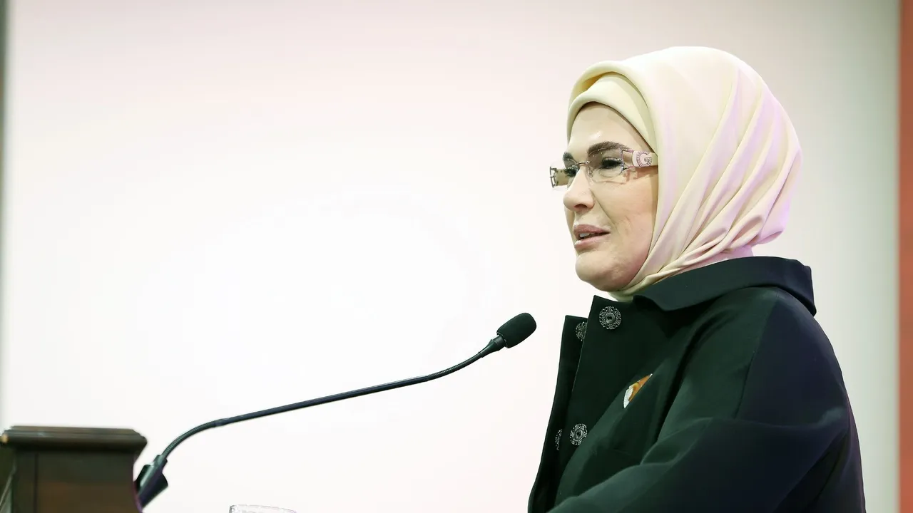 Emine Erdogan commémore le 10e anniversaire de l’échec de la tentative de coup d'État du 15 juillet
